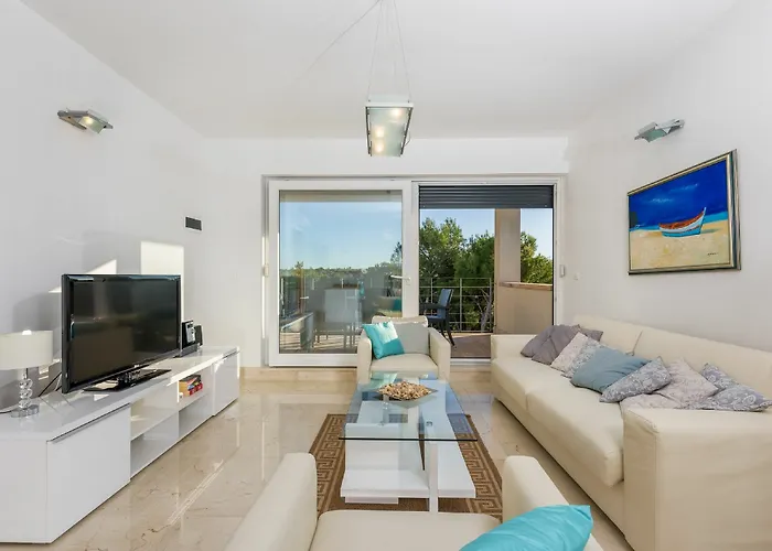 Old Mill Отель *